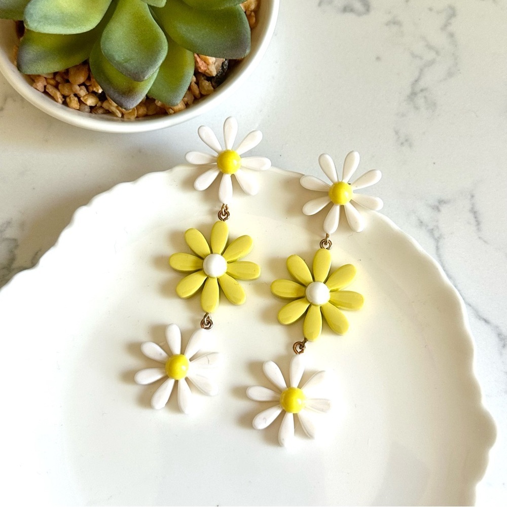 2/$30🌵 Yellow & White Daisy Flower Earrings Acrylic Polyresin Boho Gift NEW